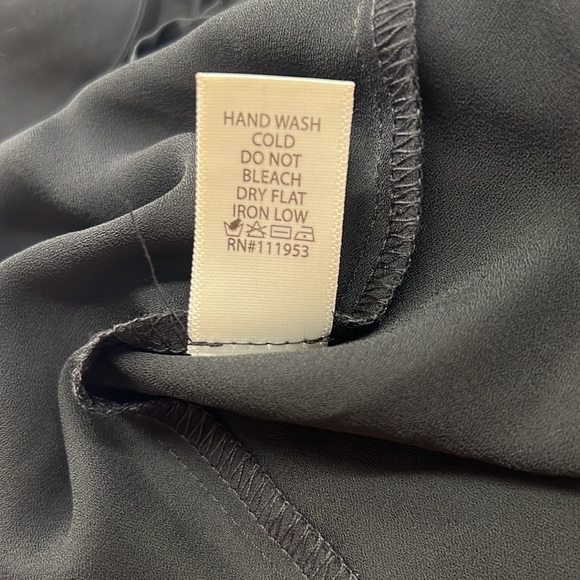 Active USA | NWT | Black Solid Flowy Open-Back Tank Top | Size Medium - Picture 10 of 15